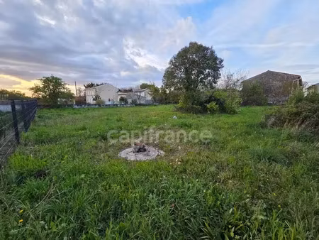 vente terrain à la vergne (17400) : à vendre / 897m² la vergne