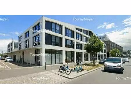 location commerce 223 m²