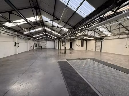 location commerce 390 m²