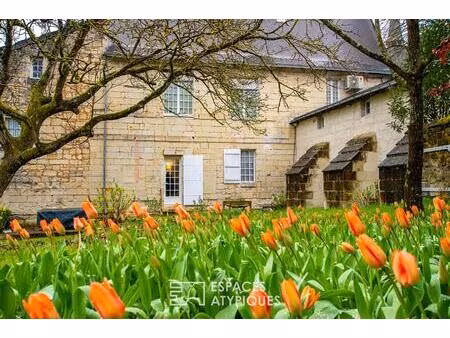 maison historique avec vue sur l'abbatiale de fontevraud