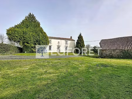 vente maison à la chapelle-saint-laurent (79430) : à vendre / 222m² la chapelle-saint-laur