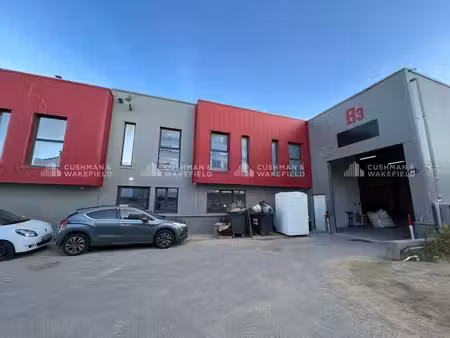location local d’activités marseille 13014 605m²