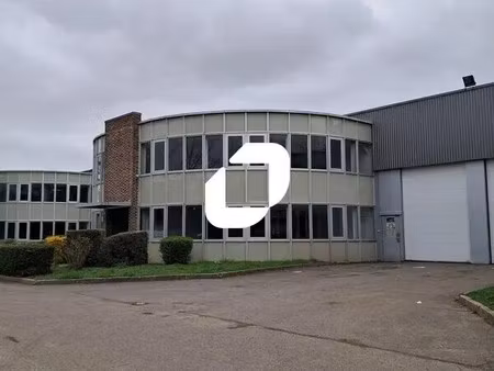 location local d'activités 520 m² à 1 560 m²
