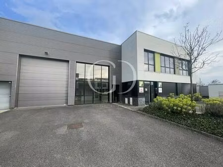 location local d’activités vaulx en velin 69120 366m²