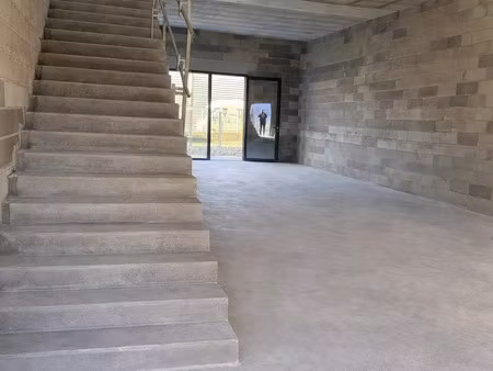 vente commerce 140 m² milhaud (30540)