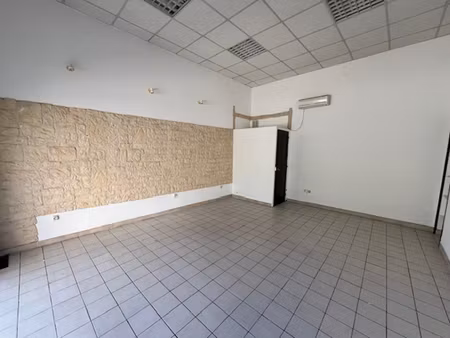 location local commercial 3 pièces  20.00m²  aiguillon