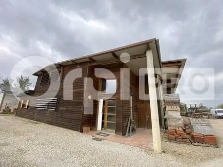 location local d'activités 770 m²