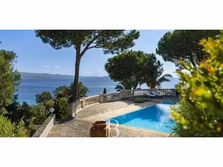 villa avec piscine et terrasse ajaccio (2a)