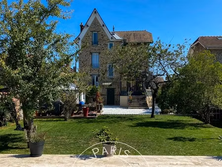 maison de luxe à louer dans le quartier nord