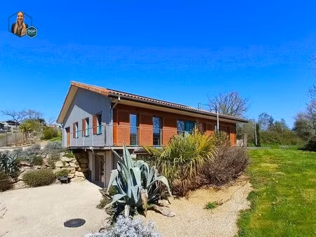 villa bioclimatique 3 chambres  garages et atelier  cadre paisib