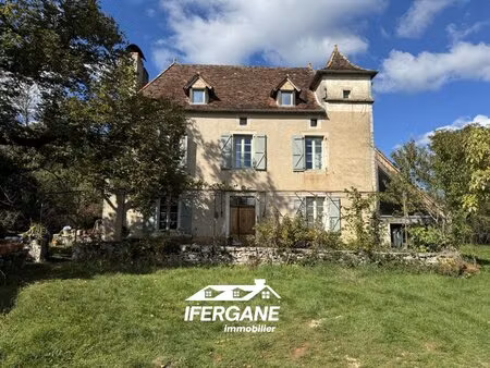 secteur livernon - maison de caractère quercynoise avec granges et terrain 8 ha