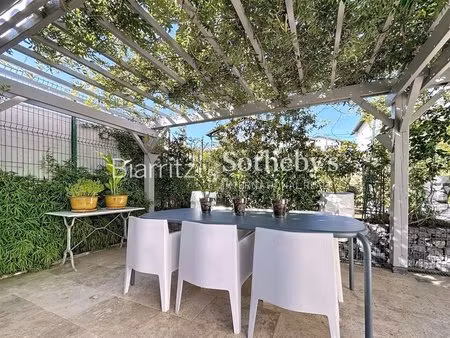 maison de ville rénovée avec dépendance  à 800 m de la plage d'e