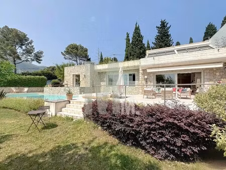 villa de luxe à louer dans le quartier saint mathieu