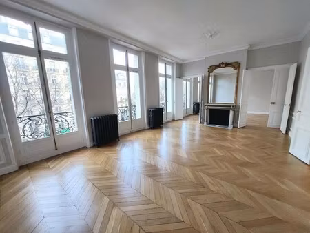 hôtel particulier à louer dans le quartier hoche-friedland