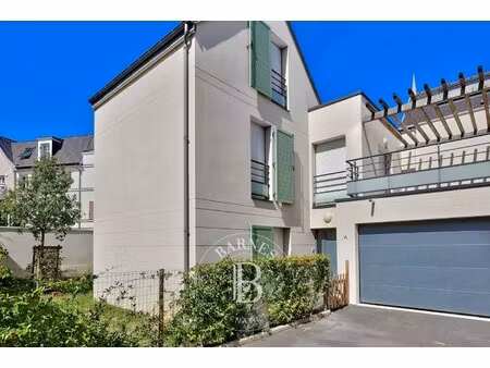 maison de luxe à louer dans le quartier bergère-moulin