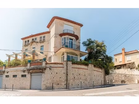 maison de maître à louer à marseille 8ème