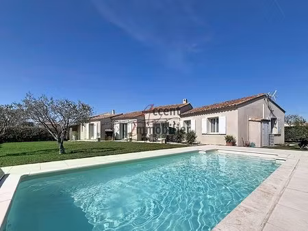 exclusivité : maison plain pied t6 dont 4 chambres avec jardin  piscine et garage