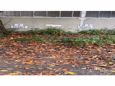 location parking 10 m² à neuilly-plaisance (93360)  55 €