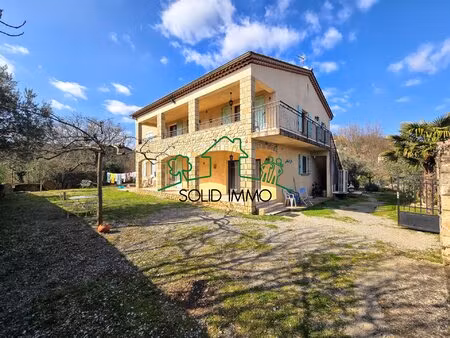 propriété de 250 m2 avec deux appartements indépendants sur 2 310 m2 de terrain clos