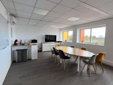 location bureaux et commerces à essarts-en-bocage (85140) : à louer / 98m² essarts-en-boca