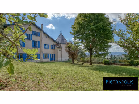 demeure du xviième à rénover  piscine  vue panoramique et dé