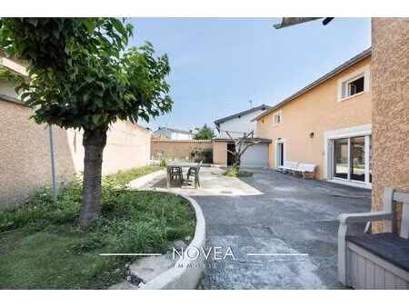 maison de 259 m2 avec terrasse et garage