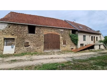 maison ancienne en bon état.