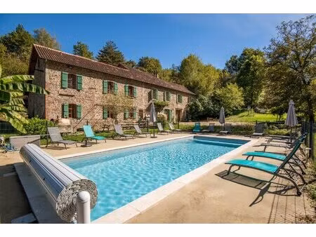 longere - 425m² habitable avec piscine sur 5ha