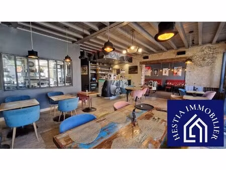 immeuble avec restaurant