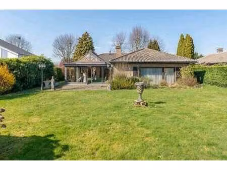 plain-pied à rénover de 180m² construits sur 7a73ca se