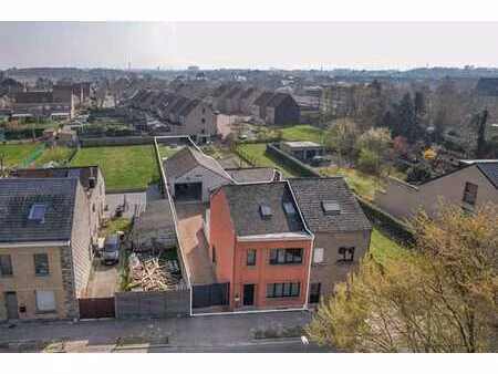 maison prête à emménager avec bâtiment multifonctionnel !