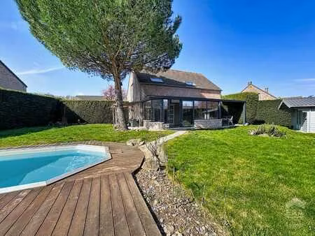 charmante villa 4 façades avec piscine