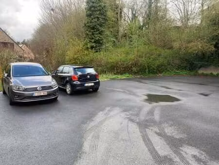 quatre emplacements de parking extérieurs à vendre à zellik