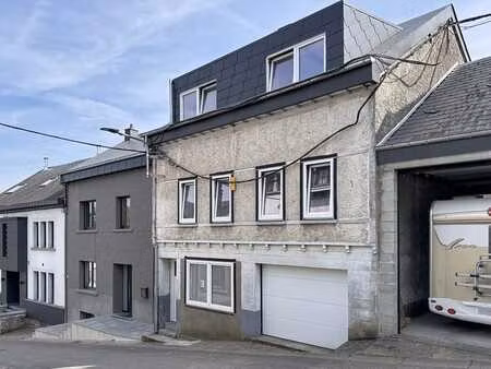 maison en cours de rénovation au centre de houffalize.