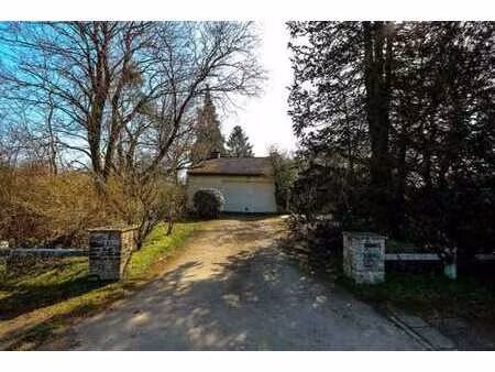 villa avec grand terrain  cadre paisible à guirsch