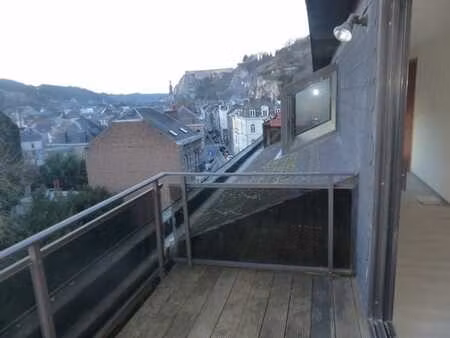 appartement lumineux à dinant avec balcon.