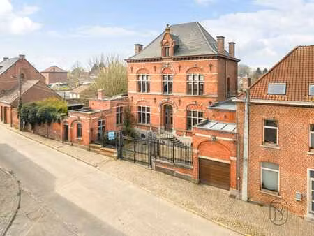 magnifique maison de maitre avec superbe jardin!