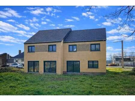 maison moderne avec 3 chambres à coucher