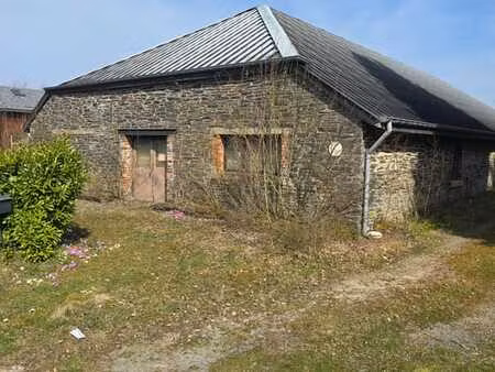 construction en pierre du pays hangar et une maison