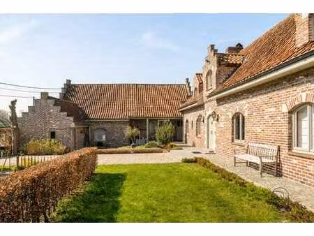 villa polyvalente avec jardin et logement annexe