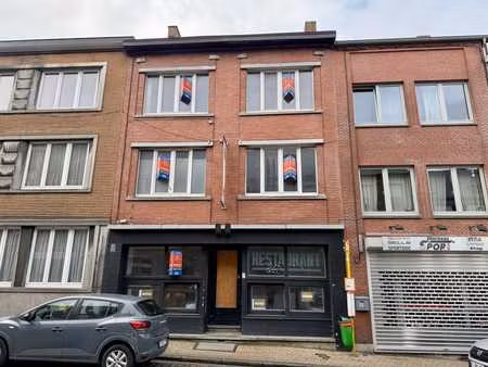 vaste immeuble de rapport