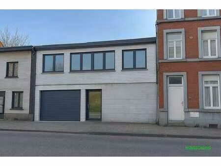 immeuble mixte avec entrepôt – à parachever