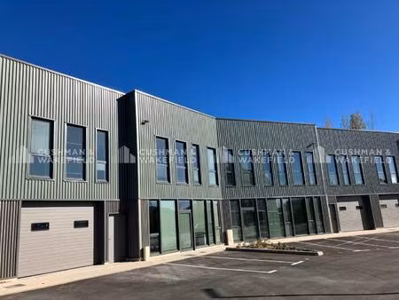 local d'activités à louer