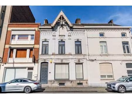 spacieuse maison avec un très grand potentiel