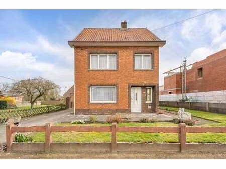 maison à rénover avec 3 chambres  grenier et jardin à zammel