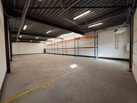 unités pme idéalement situées le long de l’e313