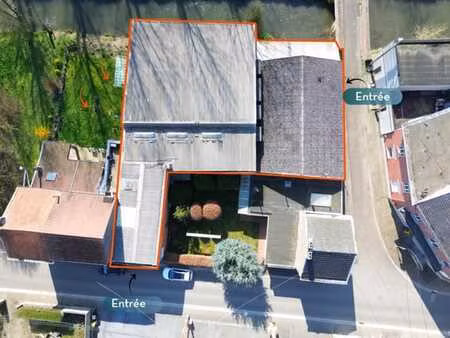 entrepôt avec accès sur 2 rues/opportunité rare de ±950m²