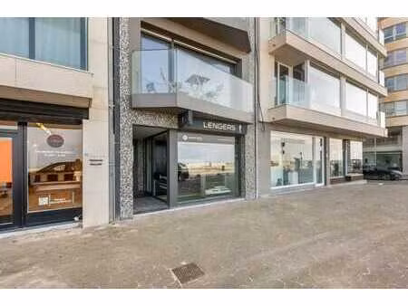 espace commercial avec studio situé sur la digue du zoute.