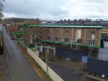 entrepôt de 1350 m² avec espace extérieur