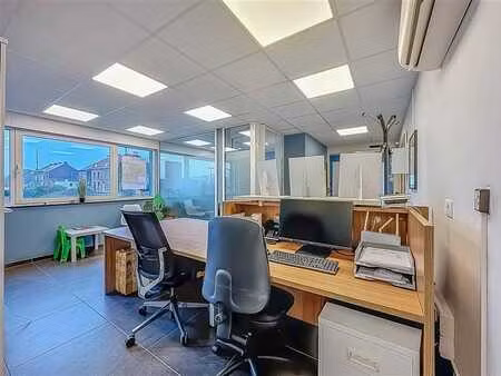 rez a usage de bureaux idealement situe